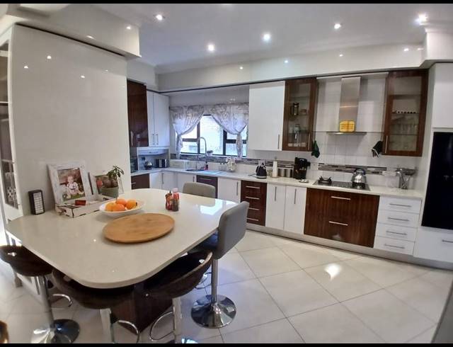 3 BEDROOM HOUSE FOR SALE IN RETIRE AT MIDSTREAM